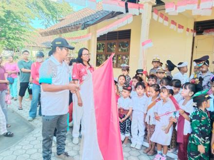 Perbekel Sanggalangit Hadiri Karnaval Kemerdekaan TK Sangga Kumara